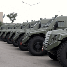 Вперше в Україні: Фонд Порошенка і волонтери купують нові бронемашини для десантників