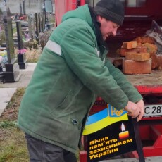 Батько загиблого Героя з Волині: мені болить викинутий у болото національний прапор…