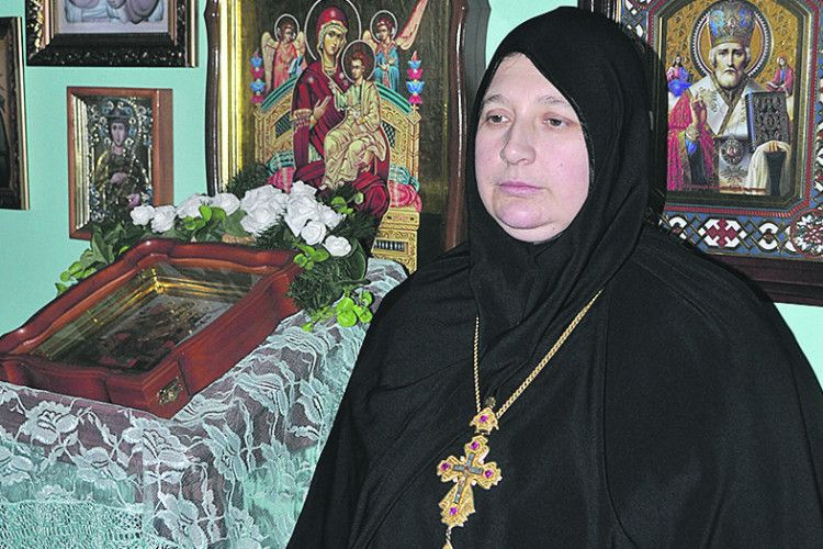 Там Божа благодать і тисячі разів на день лунає молитва