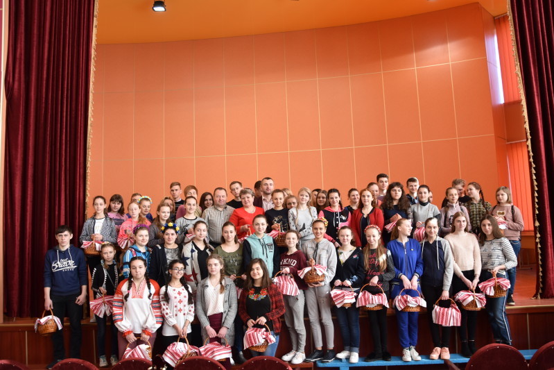 Гості із Волновахи отримали великодні гостинці