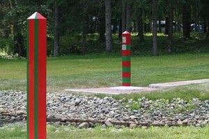 Білоруські прикордонники затримали в лісі 10 українців