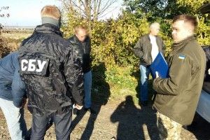 Упіймали відразу трьох депутатів-хабарників
