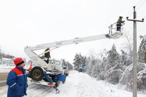 Снігопад залишив без світла майже тисячу населених пунктів України