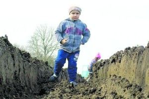 «Страшно дітей із хати випускати, щоб не втонули… на дорозі»