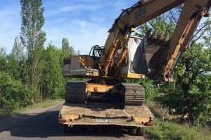 У бурштинокопача вилучили екскаватор (фото)