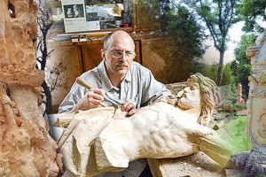 І старі дерева стали скульптурами