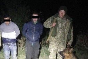 На кордоні з Угорщиною прикордонники затримали двох нелегальних мігрантів з Марокко