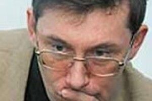 НА КОГО ПРАЦЮЄ  МІНІСТР ЛУЦЕНКО