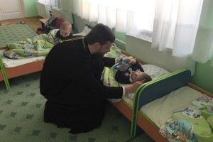 Волинські священики привітали з Великоднем вихованців Будинку дитини