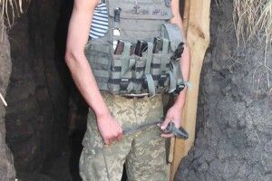 «Матрос піхоти» четвертий рік воює в АТО – тепер разом з цуценям (фото)