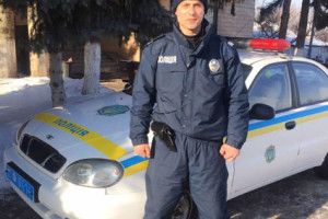 Патрульний босоніж біг 5 км за грабіжником – і таки наздогнав! (фото)
