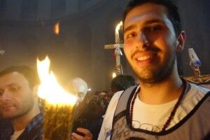 О 14.22 за Києвом у Єрусалимі зійшов Благодатний вогонь