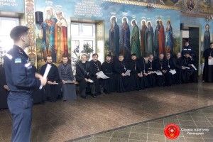 У Рівному рятувальники вчили священиків правильно запалювати свічки (фото)