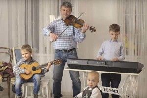 8-річний хлопчик зачарував авторською колядкою (Відео)