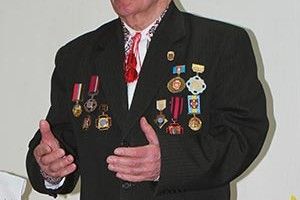 «ГОРДЖУСЬ, ЩО ПЕРШИМ У МІСТІ НІС СИНЬО-ЖОВТИЙ СТЯГ»