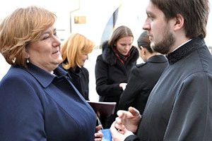 ВІКНО РУБРИКИ: перша леді молилася за героїв України