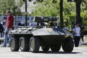 «Укроборонпром» представив на виставці у Туреччині БТР-безпілотник «Фантом» (фото)