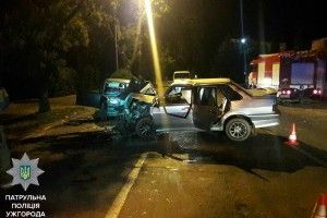 Патрульні поліцейські витягнули поранених водіїв із розтрощених авто (фото)