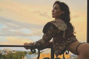Астаф’єва у панчохах та стрингах показала сідниці народного артиста (фото)