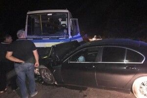 BMW атакував пасажирський автобус – постраждало семеро людей (фото)