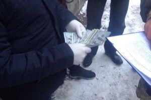 Взяли «на гарячому» хабарника-співробітника СБУ (фото)
