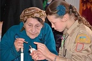 БАРВИ СВЯТА: бабусі в ролі учениць