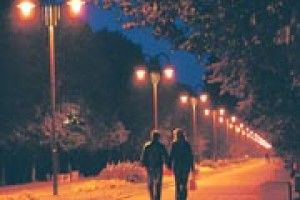 НОВІ ЛІХТАРІ У ЦЕНТРАЛЬНОМУ ПАРКУ