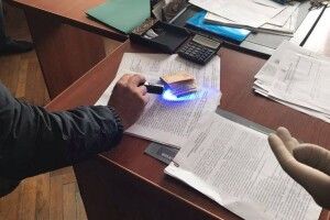 Прокуратура: голова Маневич попався на хабарі