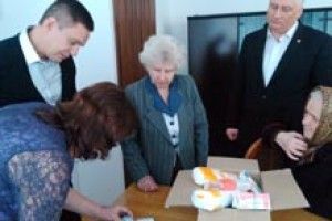 ОДИНОКИХ ЛЮДЕЙ ЗІГРІЄ НАША ТУРБОТА
