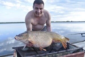 На Волині упіймали півторапудового коропа (фото)