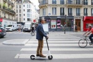 Перше місто у Європі вирішило повністю заборонити електросамокати 