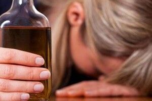 Мати напилася з подругою і «відключилася» поряд із двомісячною дитиною