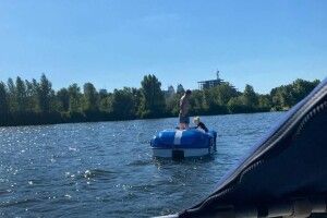 Патрульні врятували пару, в якої зламався катамаран (Фото)