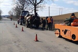 На Волині з початку року «залатали» 11 тисяч метрів квадратних вибоїн (Фото)