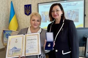 Директорку навчального закладу на Волині відзначили Грамотою Верховної Ради