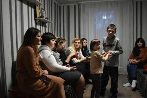 Батьки з Волині, які виховують 10 прийомних дітей переконані – жоден інтернат не замінить люблячу сім'ю