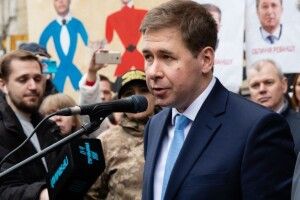 Адвокат Ілля Новіков: підозра Порошенку незаконна, це і є справжній державний переворот