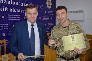 Генерал Шпига вручив поліціантам-атовцям державні нагороди
