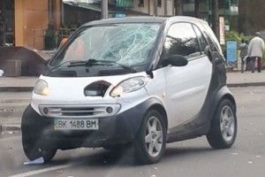  У Рівному маленький автомобіль скалічив літню жінку (фото)