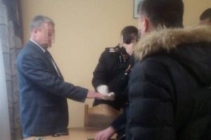 СБУ затримала на хабарі голову райдержадміністрації