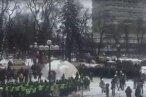Біля Ради відбулися сутички поліції з пікетувальниками 