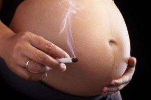 В Україні вагітним жінкам хочуть заборонити смалити папіроси