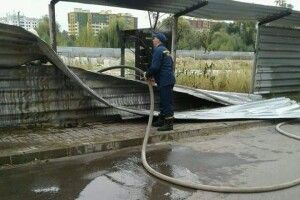 У Луцьку чоловік палив накладні, а загорілися палети