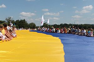ПРАПОР РЕКОРДНОЇ ДОВЖИНИ РОЗГОРНУЛИ ПІД БЕРЕСТЕЧКОМ