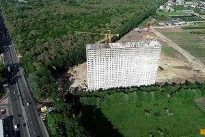 Суд дозволив будувати в українських селах хмародряпи