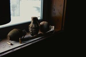 На Волині чоловік у власному дворі натрапив на гранати та міни