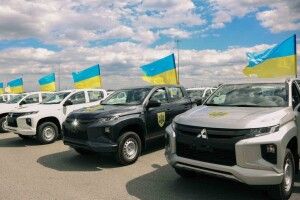 Ще 24 нових пікапи передадуть в Десантно-штурмові війська, – Порошенко у Львові (Фото, відео)