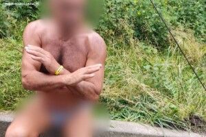 У Рівному оголений чоловік стріляв з мисливської зброї (Фото)