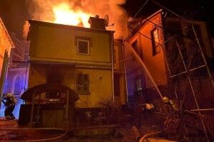 У Рівному горів двоповерховий будинок (Фото)