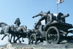 В Інституті національної пам'яті міркують, чи декомунізувати легендарну Тачанку - громадськість проти